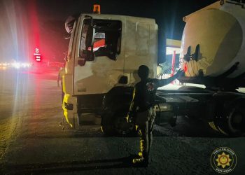 Disaster averted in Kpong as fuel tanker and articulated truck collide at filling station 3 Disaster averted in Kpong as fuel tanker and articulated truck collide at filling station