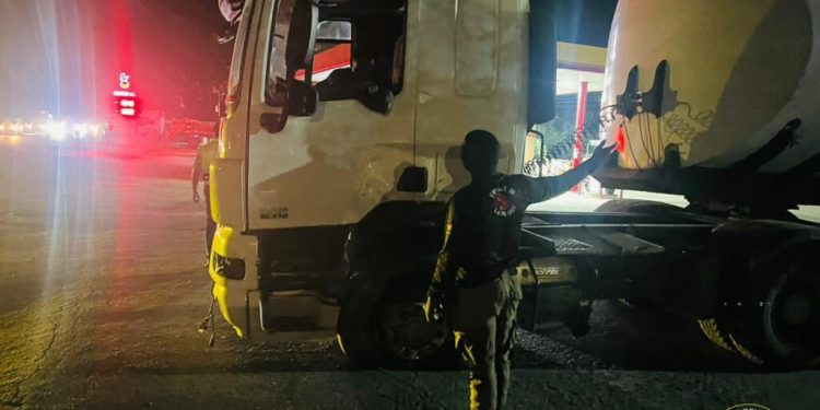 disaster averted in kpong as fuel tanker and articulated truck collide at filling station