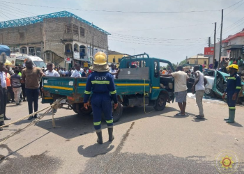 Four injured in taxi–truck collision at Kotokuraba