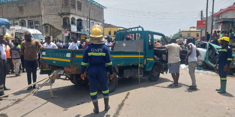 Four injured in taxi–truck collision at Kotokuraba 1 four injured in taxi truck collision at kotokuraba