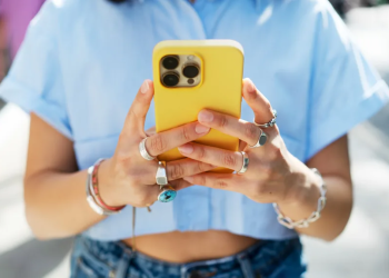 Heavy social media use linked to lower youth happiness – World Happiness Report