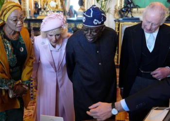 King Charles greets Nigerian president in Windsor sunshine