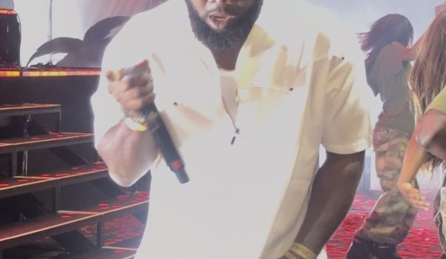 MC Abeiku Sarkcess ignites Sarkodie’s Rapperholic UK with high-energy command 1 mc abeiku sarkcess ignites sarkodies rapperholic uk with high energy command