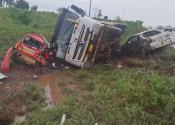 Three vehicles collide at Techiman-Tadieso Junction on Palm Sunday; several injured