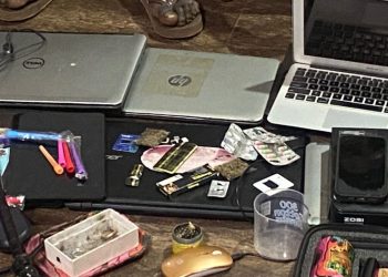 N/R: Police arrest 11 suspects in connection with internet fraud and drug peddling