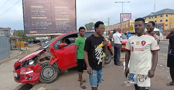 4 vehicles collide at Tech Junction-Top High as ambulance attempts to navigate gridlock 1 4 vehicles collide at tech junction top high as ambulance attempts to navigate gridlock