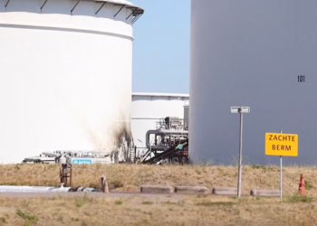 One dead, six injured in blast at Rotterdam petroleum storage facility